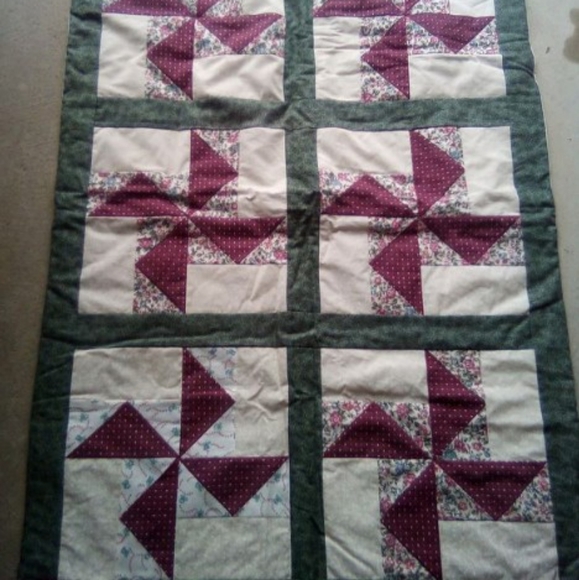 Small handmade quilt...about 4 x 5' - Picture 3 of 5